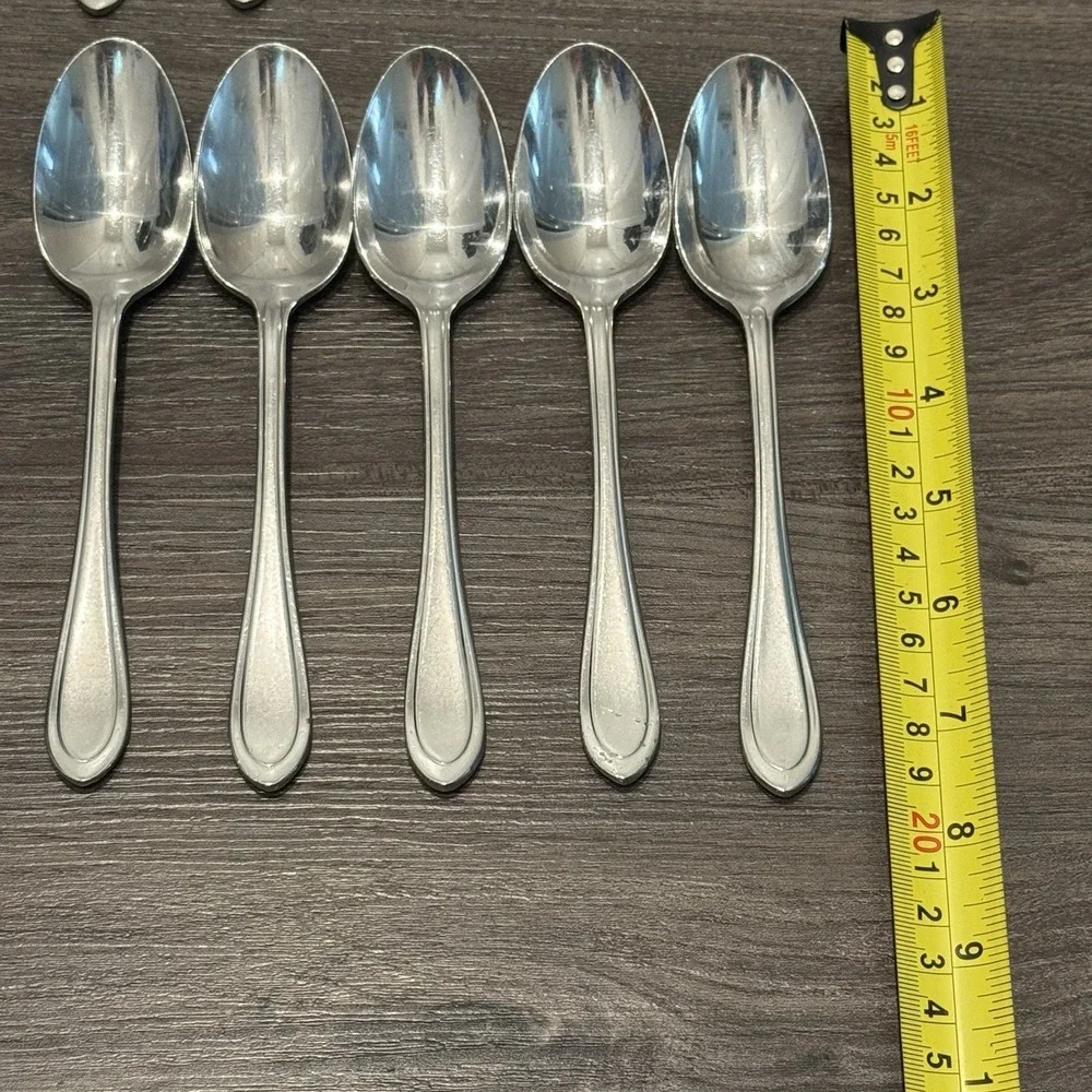 Oneida ASTAIR Stainless Glossy Flatware 17 Piece Mixed Lot Forks Spoons Knives
